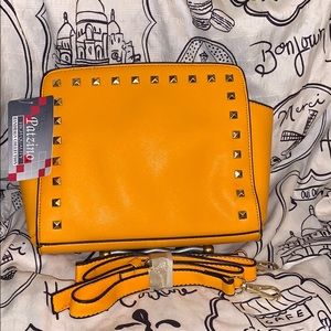 Golden shoulder bag 💼